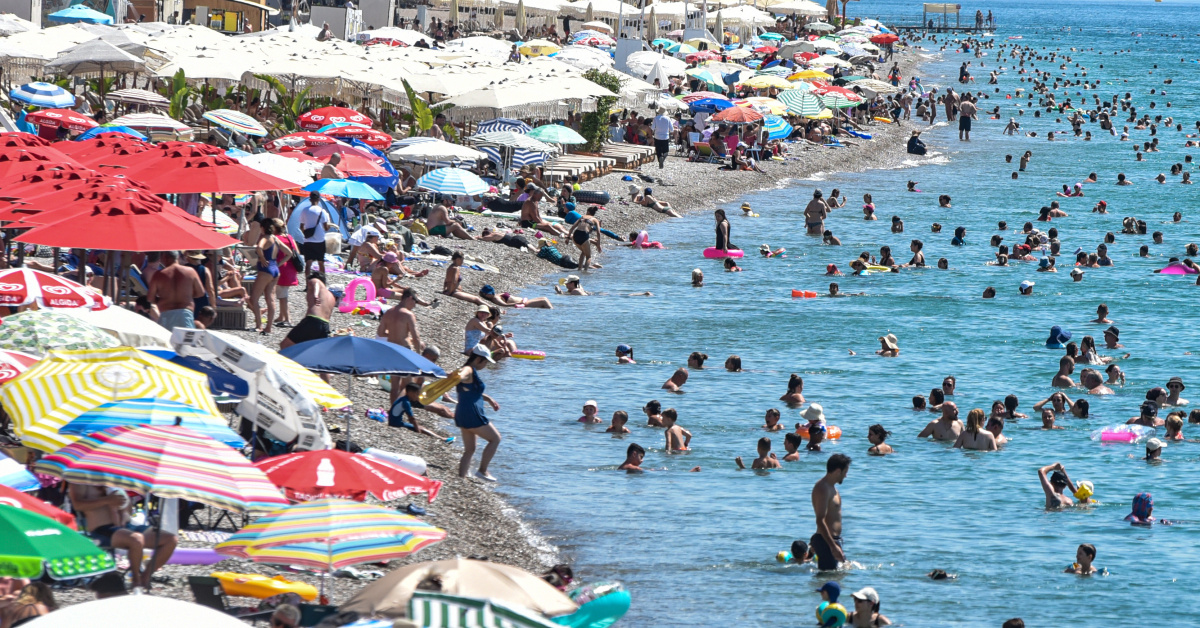 Son dakika: Antalya termometreyi zorluyor! 40'a yükselen sıcaklıkta vatandaşlar sahile akın etti | Son dakika haberleri