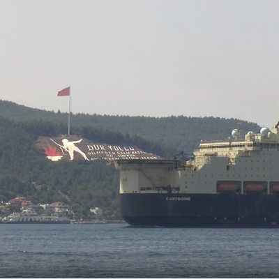 325 metrelik gemi boğazdan geçti