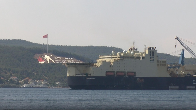 325 metrelik gemi boğazdan geçti
