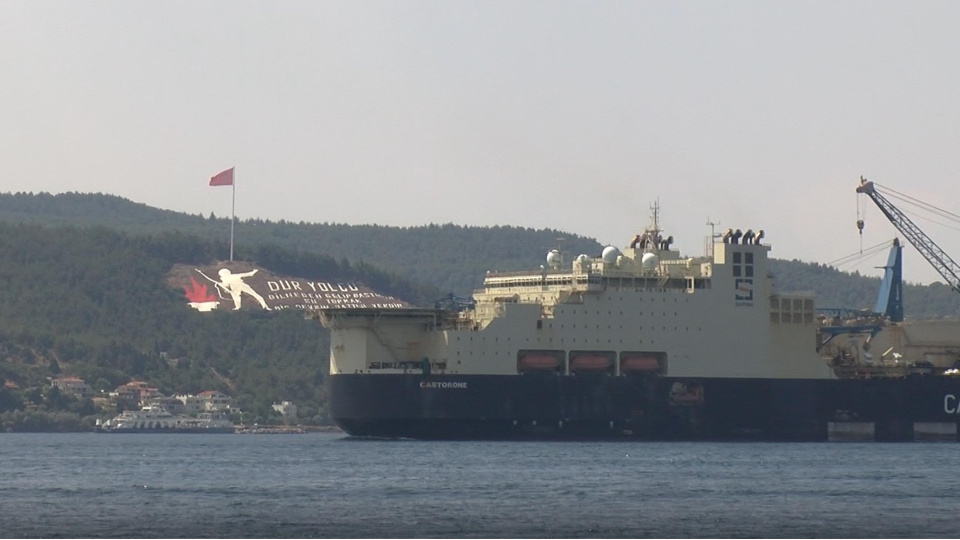 325 metrelik gemi boğazdan geçti