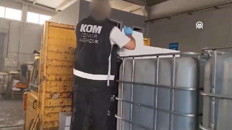 İzmir'de kaçak içki operasyonu