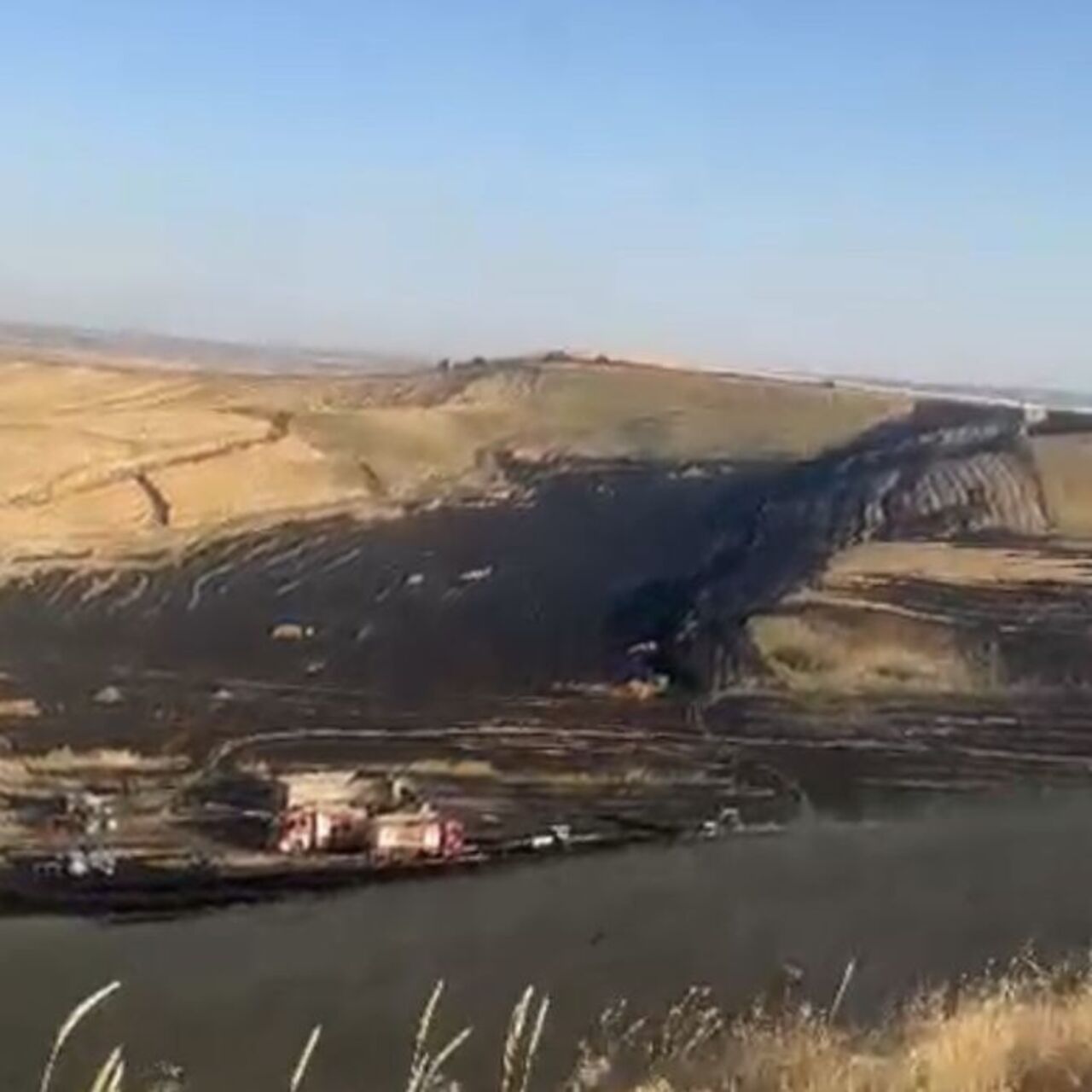 Kamyon alev aldı, 150 dönüm yandı