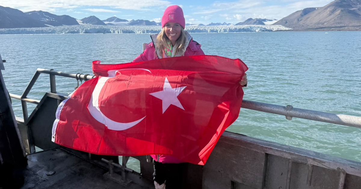 Deniz Kayadelen Kuzey Kutbu'nda yüzen ilk Türk oldu