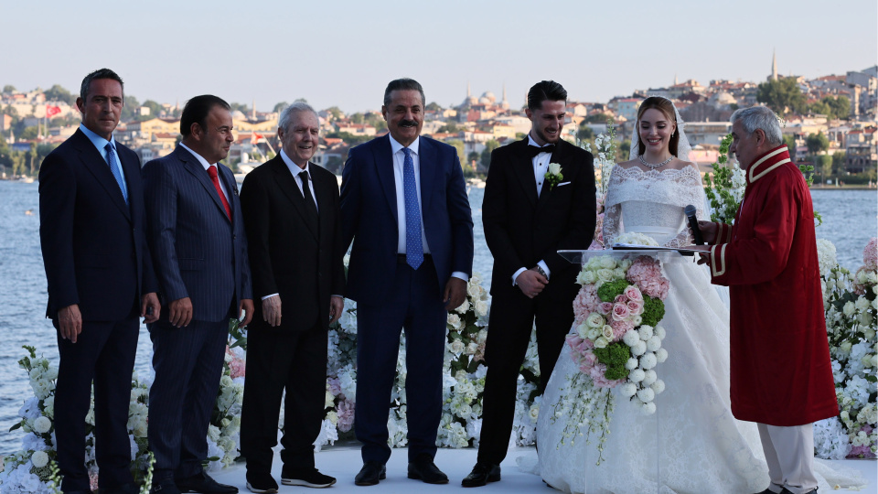 İsmail Yüksek, dünyaevine girdi!