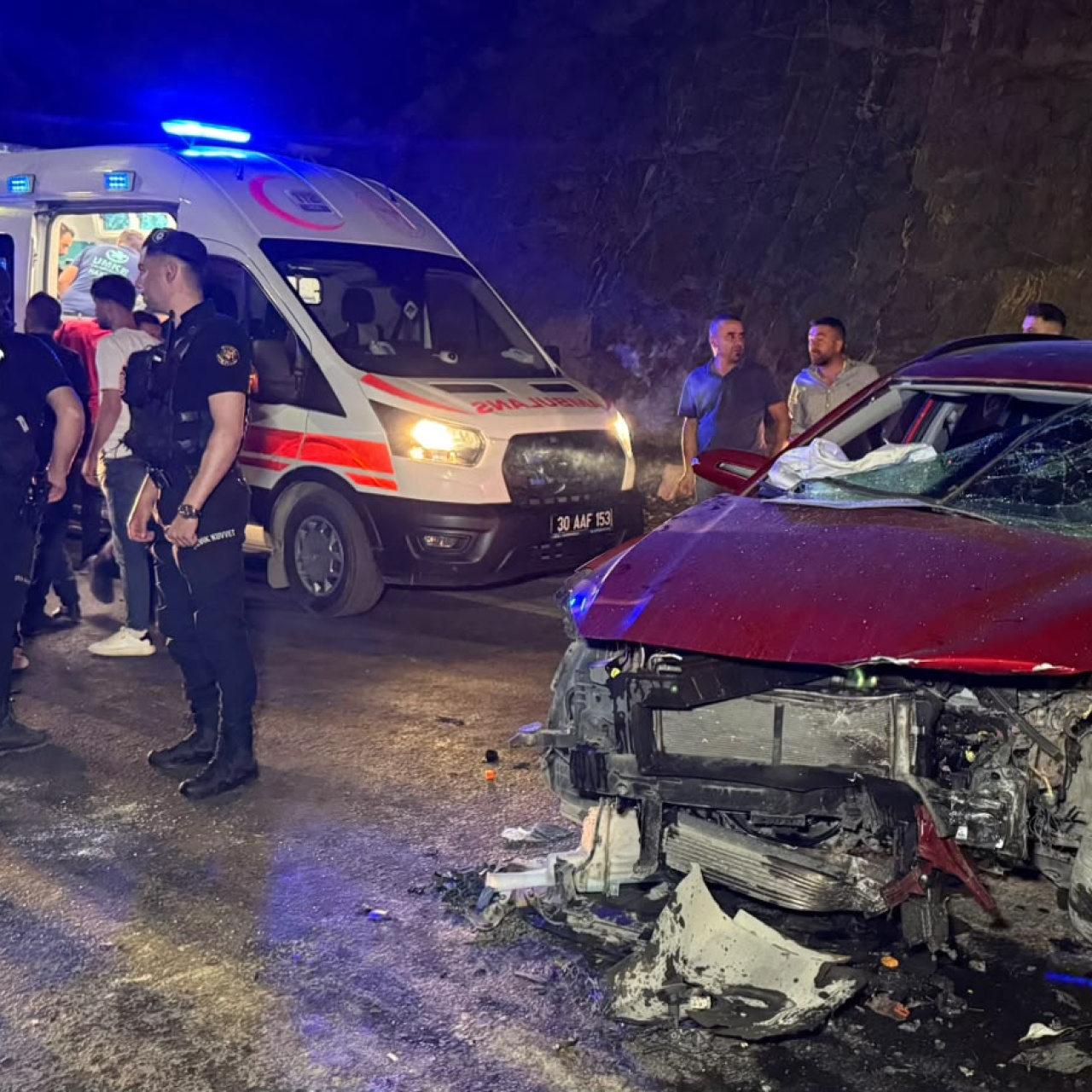 Hakkari'de kaza: 2'si ağır 7 yaralı