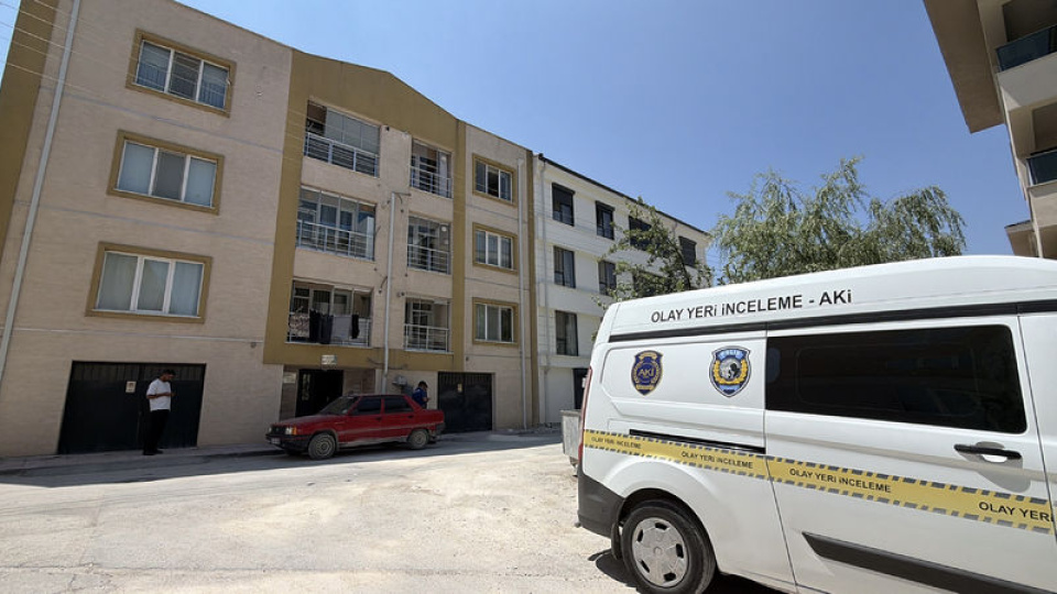 Küçük kız 3'üncü kattan düşerek öldü