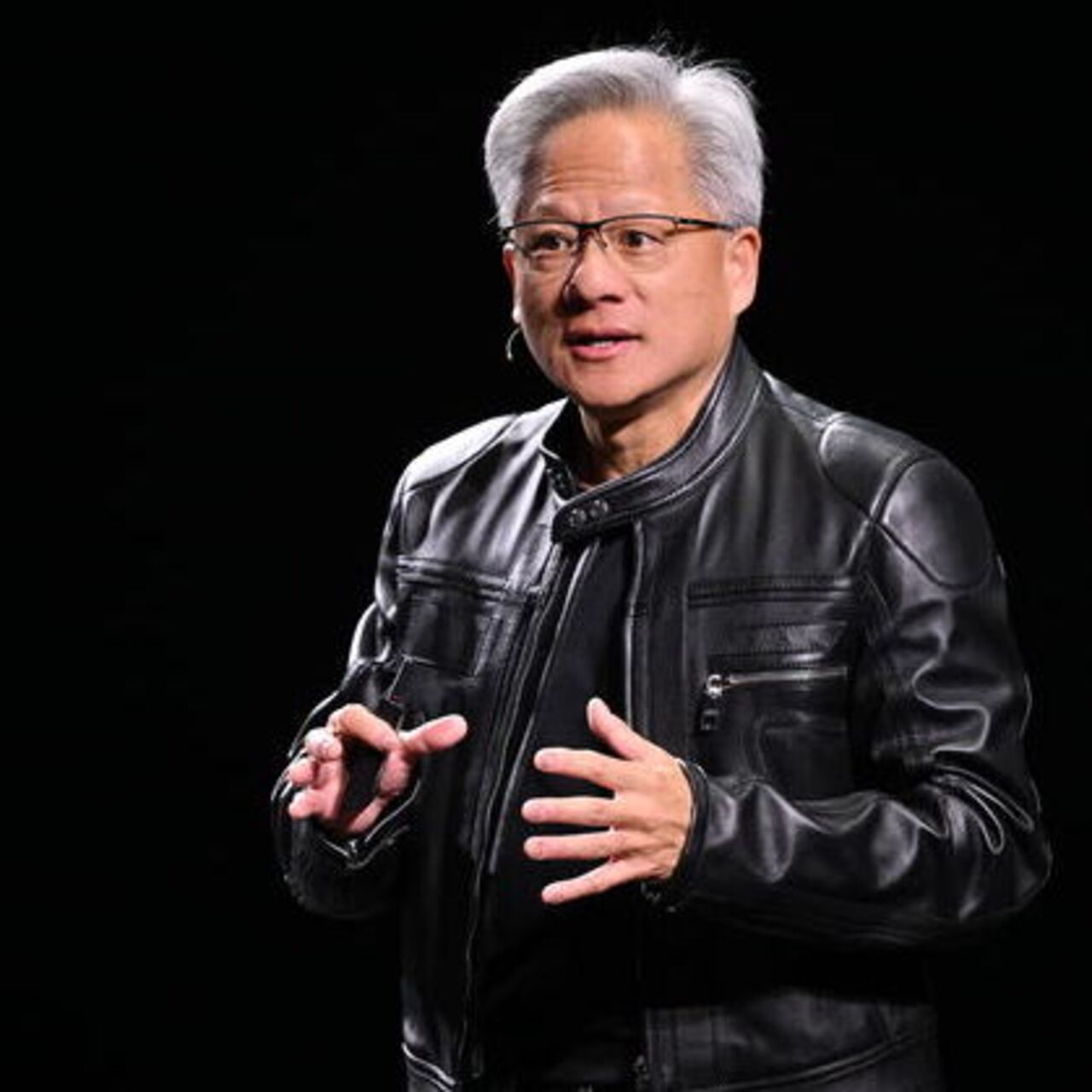 NVIDIA CEO'su Huang'ın ünlü ceketi servet değerine satıldı