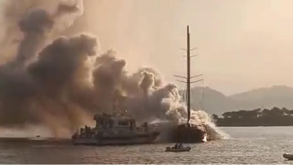 Göcek'te yat yandı! 8 tahliye