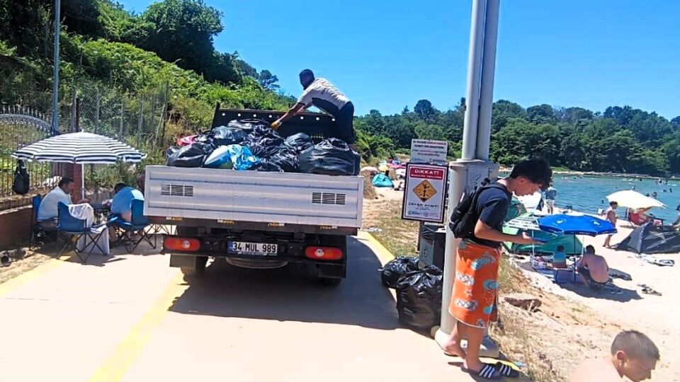 Kandıra sahillerinden 64 TIR'lık çöp toplandı
