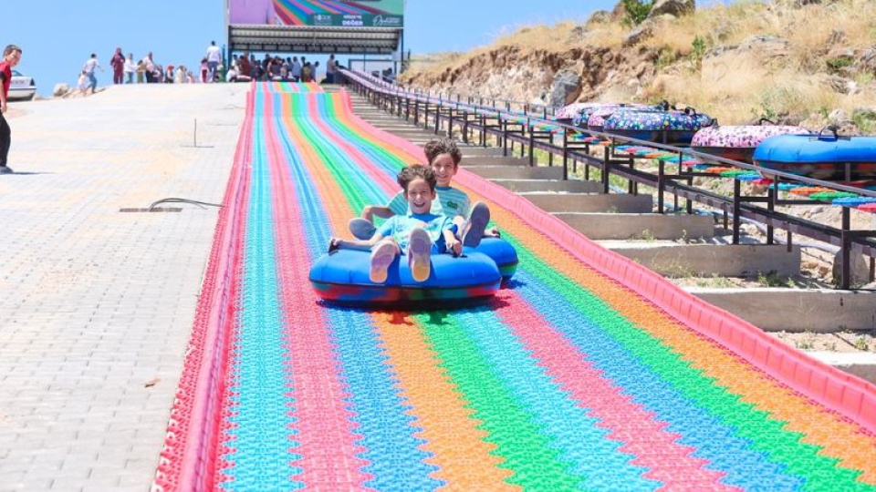 Niğde'de 280 metrelik renkli kaydırak