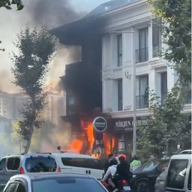 Beylikdüzü’nde iş yerinde yangın!