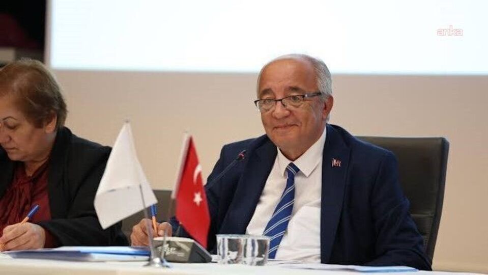 CHP'den istifa etti