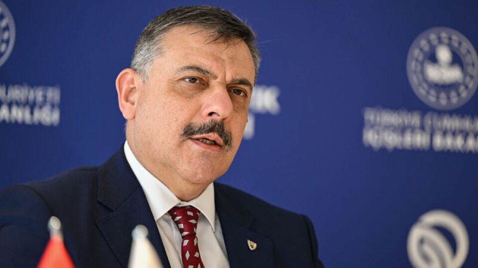 Bakan Çiftçi'den dondurma sürprizi