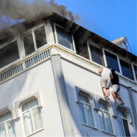 Yürekler ağza geldi! Terastaki yangında inanılmaz görüntü!