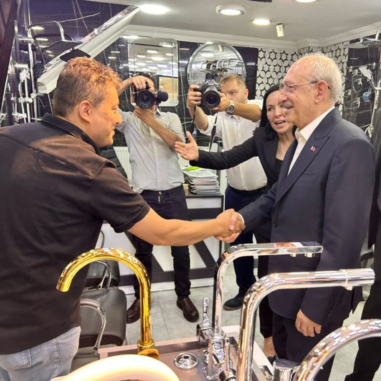 Kılıçdaroğlu esnafı ziyaret etti