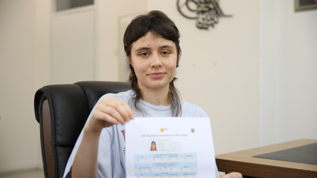YKS'de Fransızca alanında Türkiye birincisi oldu, tıp okuyacak