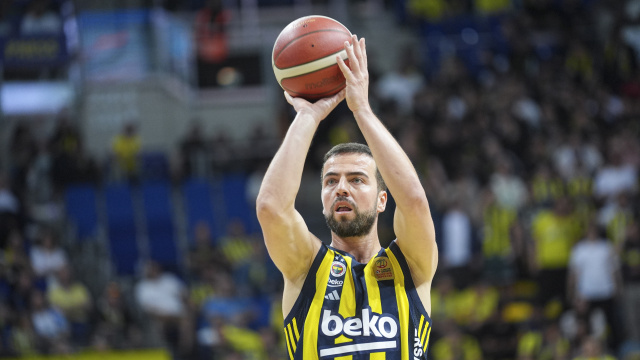 Melih Mahmutoğlu 1 yıl daha F.Bahçe'de