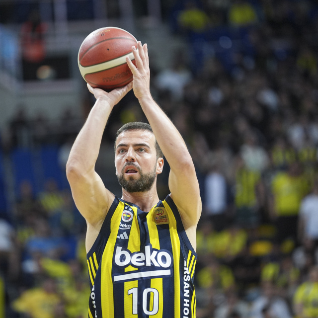 Melih Mahmutoğlu 1 yıl daha F.Bahçe'de