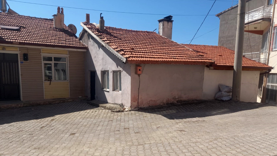 Anneyi öldürdü, piyanist kızını ağır yaraladı!