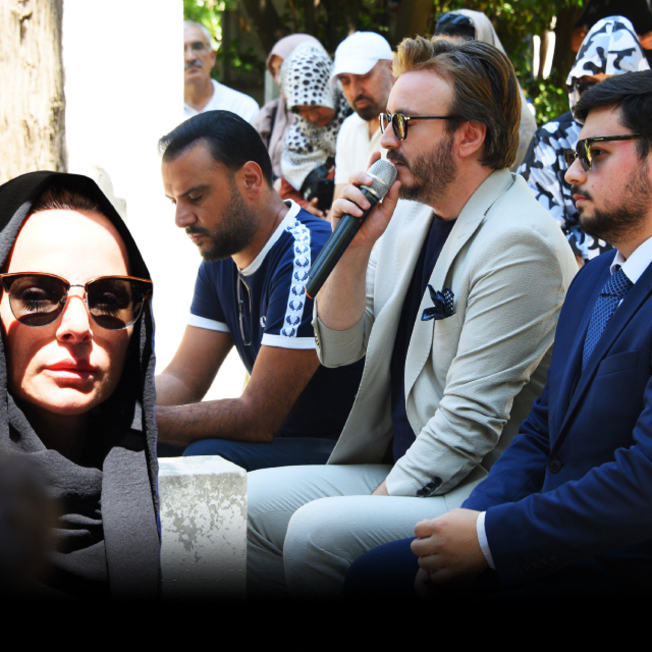 Kardeşini mezarı başında andı
