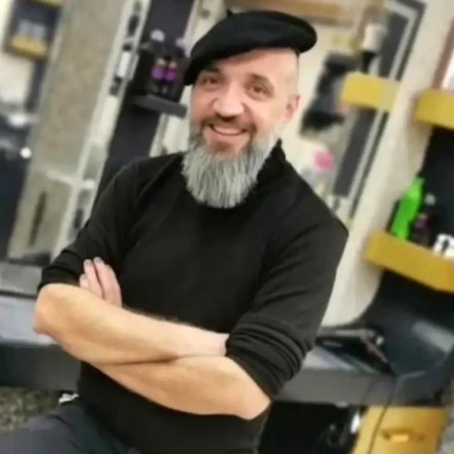 Kuaför iş yerinde ölü bulundu