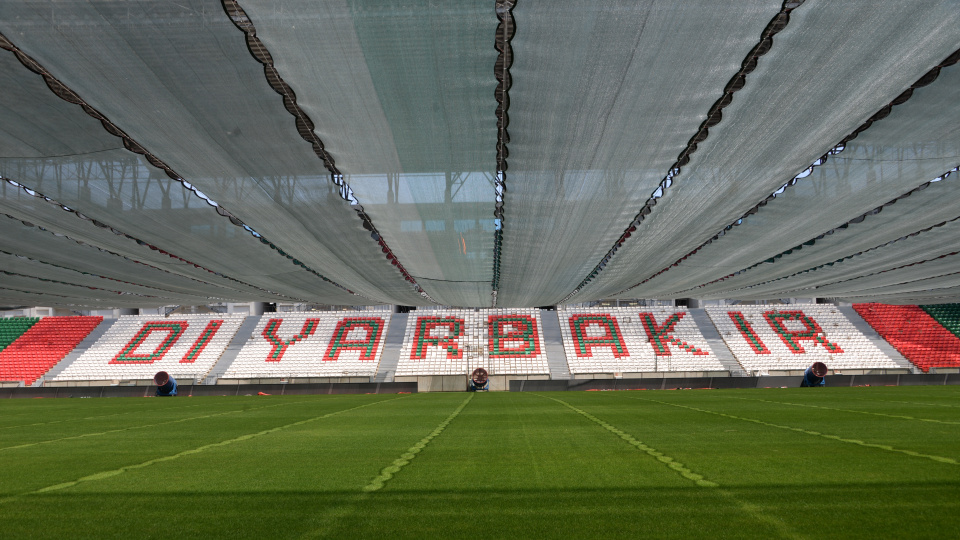 Diyarbakır Stadyumu'na perde ve fan sistemi kuruldu