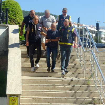 İhraç polis hırsızlıktan yakalandı