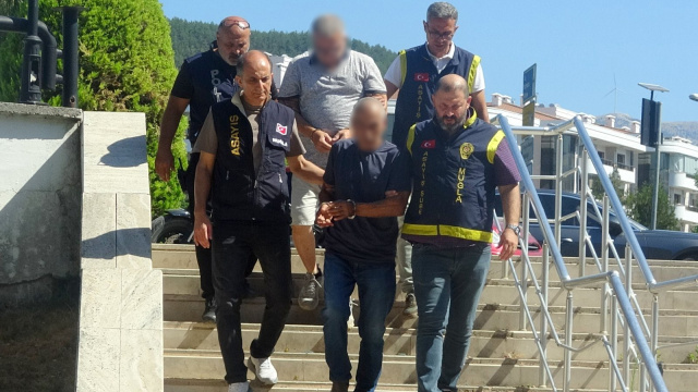 İhraç polis hırsızlıktan yakalandı
