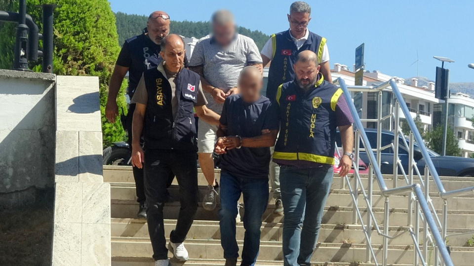 İhraç polis hırsızlıktan yakalandı