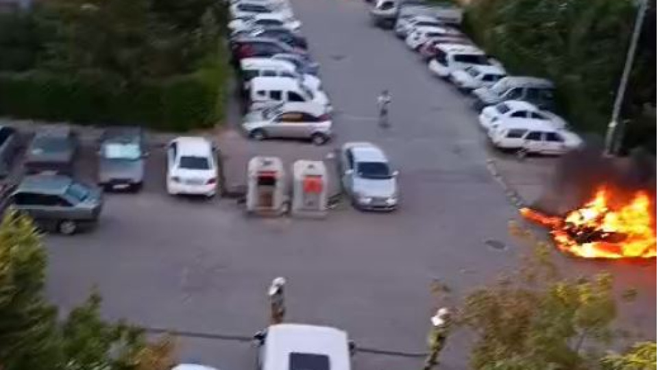 Kız arkadaşının dükkanını ve otomobilini yaktı, peşinden ateş etti!