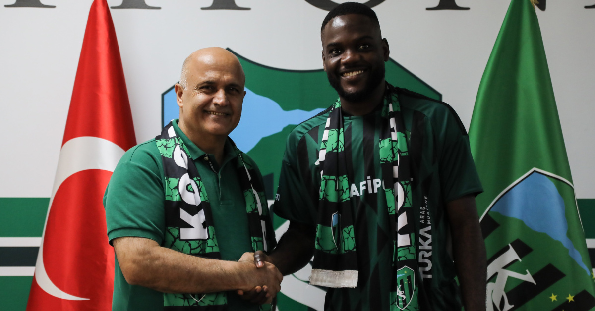 Kocaelispor, Show ile 3 yıllık imzaladı!