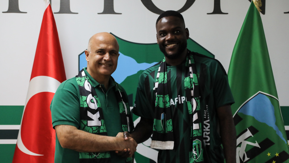Kocaelispor, Show ile 3 yıllık imzaladı!