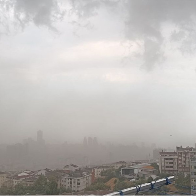 Meteoroloji uyarmıştı! İstanbul'da fırtına etkili oldu,