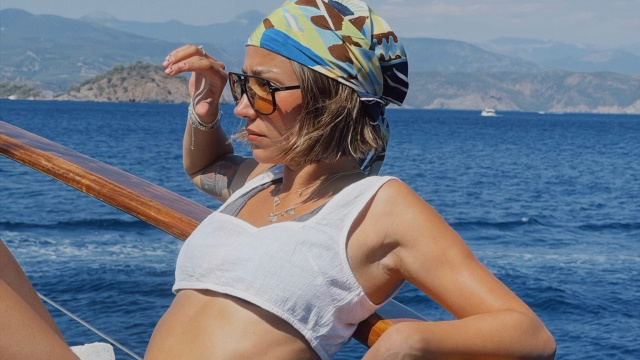 Zeynep Bastık'tan tekne pozları