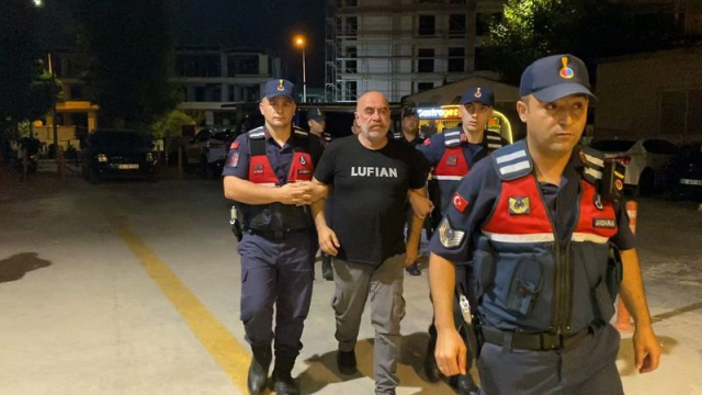 Ezel Akay ve kardeşi gözaltına alındı
