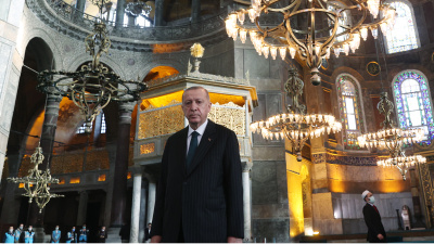 'Fethin Mührü: Ayasofya-i Kebîr Câmi-i Şerîfi' kitabı raflarda