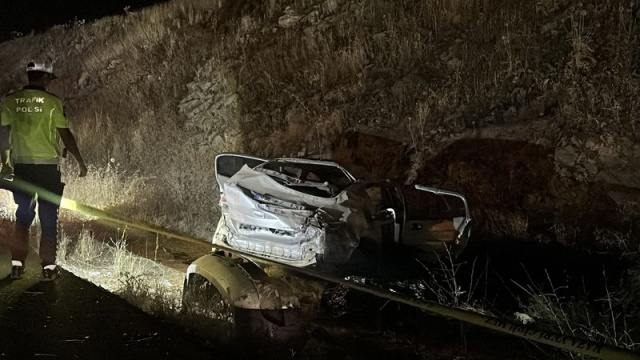 Otomobil şarampole devrildi: 3 ölü, 1 yaralı