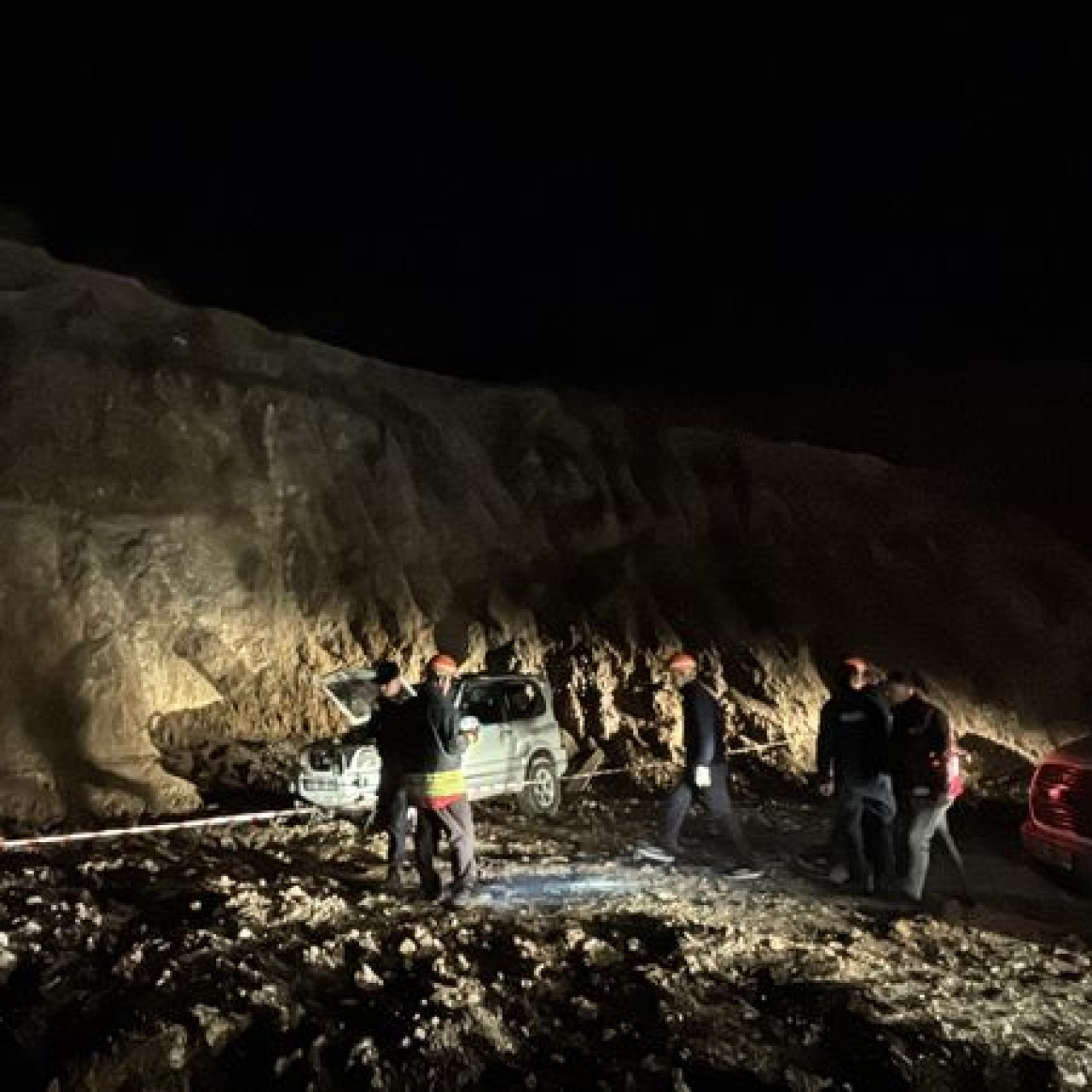 Cip uçurumdan düştü, 2 sevgili hayatını kaybetti