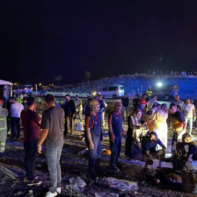 40 yaralı! Yolcu otobüsü devrildi
