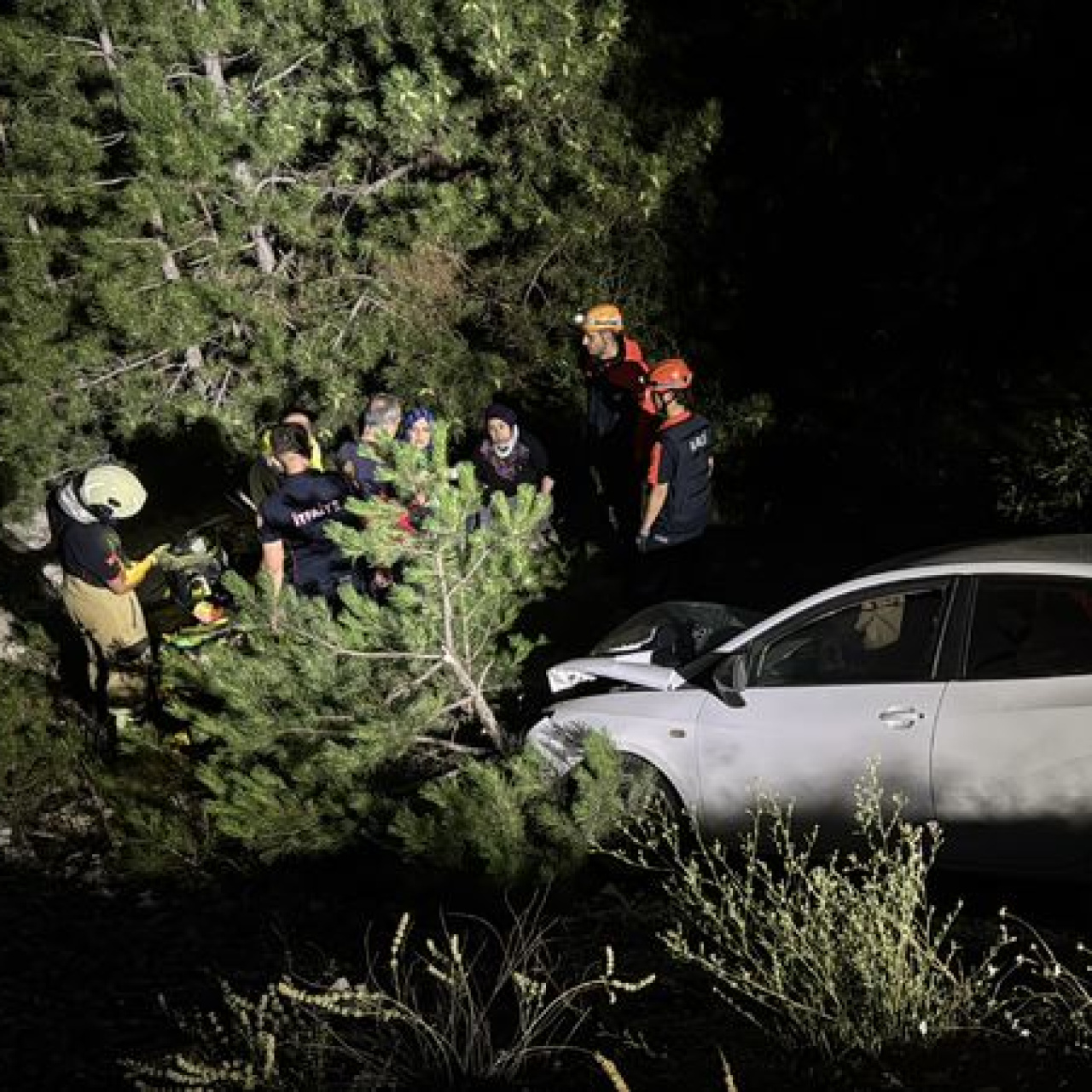 Otomobil ile motosiklet çarpıştı: 5 yaralı