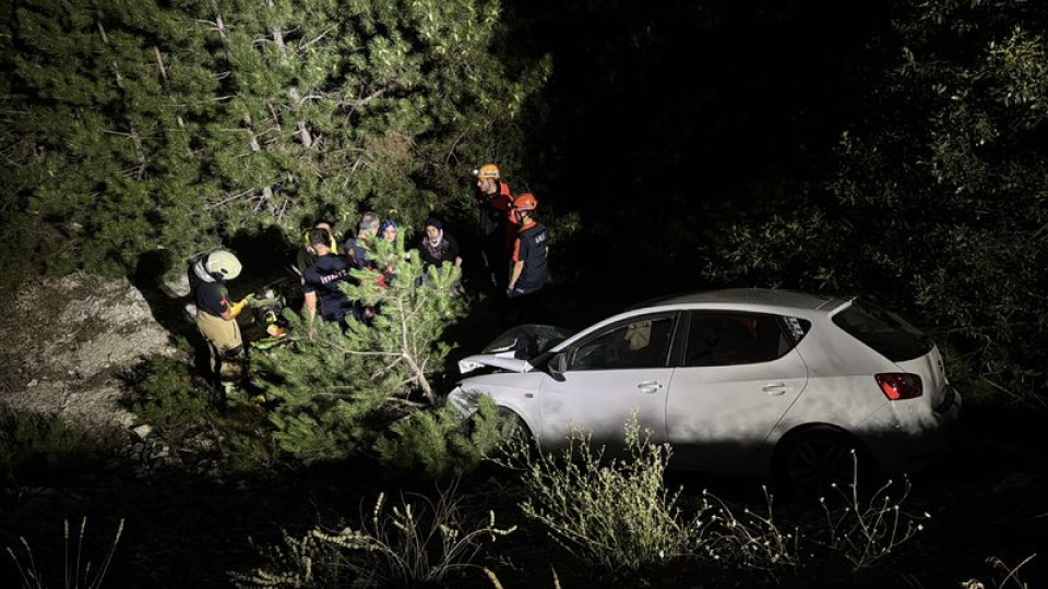 Otomobil ile motosiklet çarpıştı: 5 yaralı
