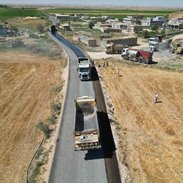Yıllar sonra yolları asfaltlandı