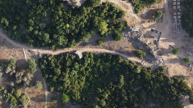Aspendos'ta 2 bin yıllık tiyatro caddesi gün yüzüne çıktı
