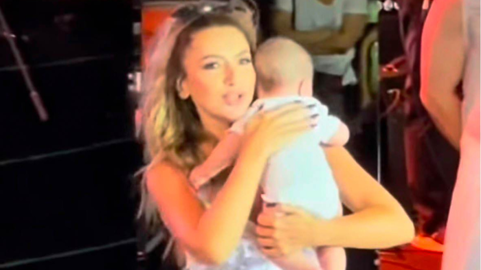 Hadise'den beşibiryerde sözü