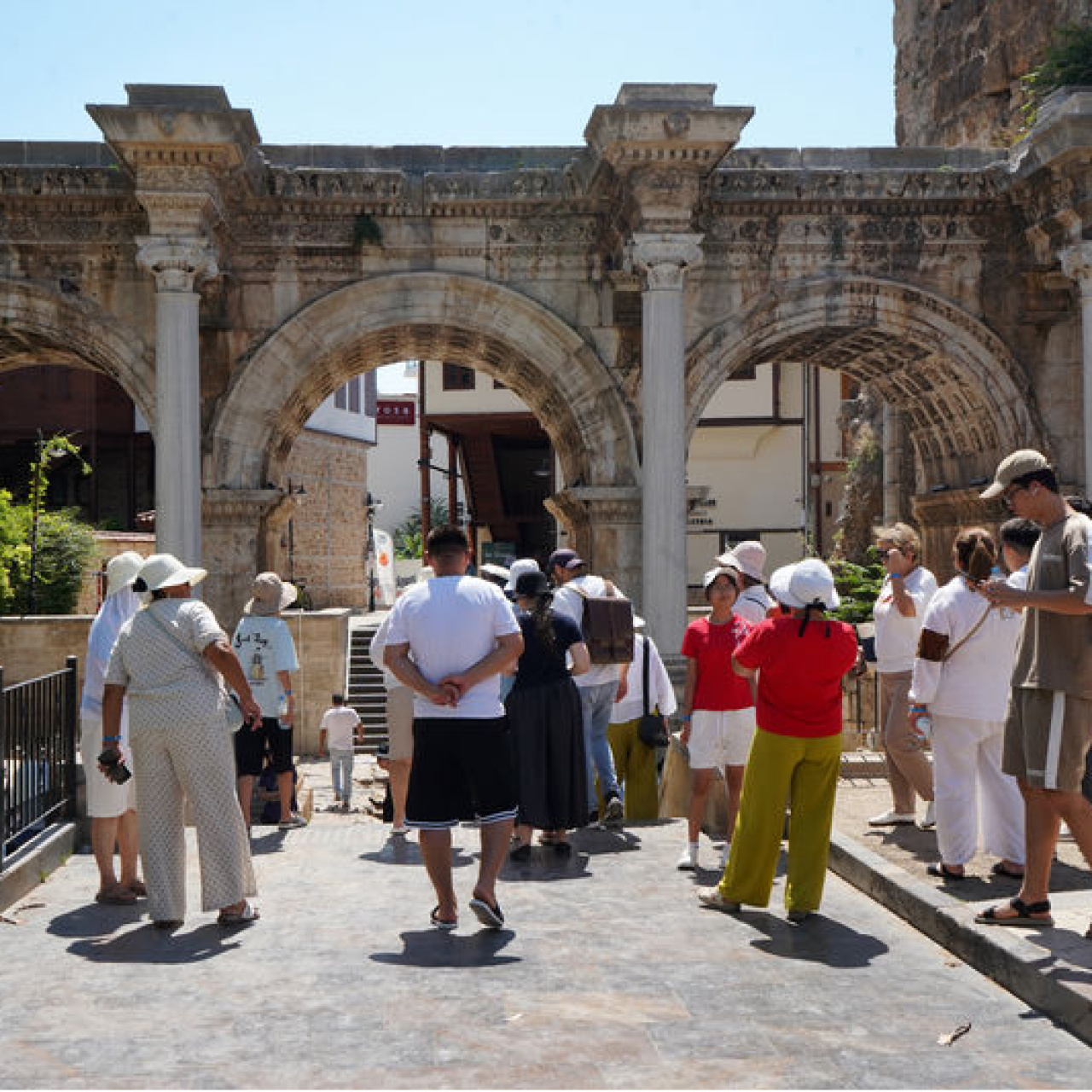 Antalya'da kaçak rehberlere denetim haber görseli