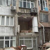 Şişli'de bir dairenin odasının duvarı yıkıldı