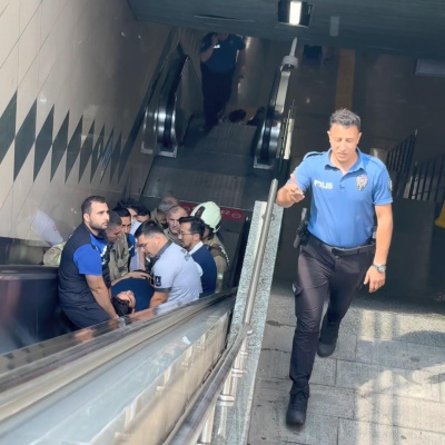 Görme engelli kişi metro raylarına düştü