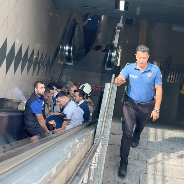 Görme engelli kişi metro raylarına düştü