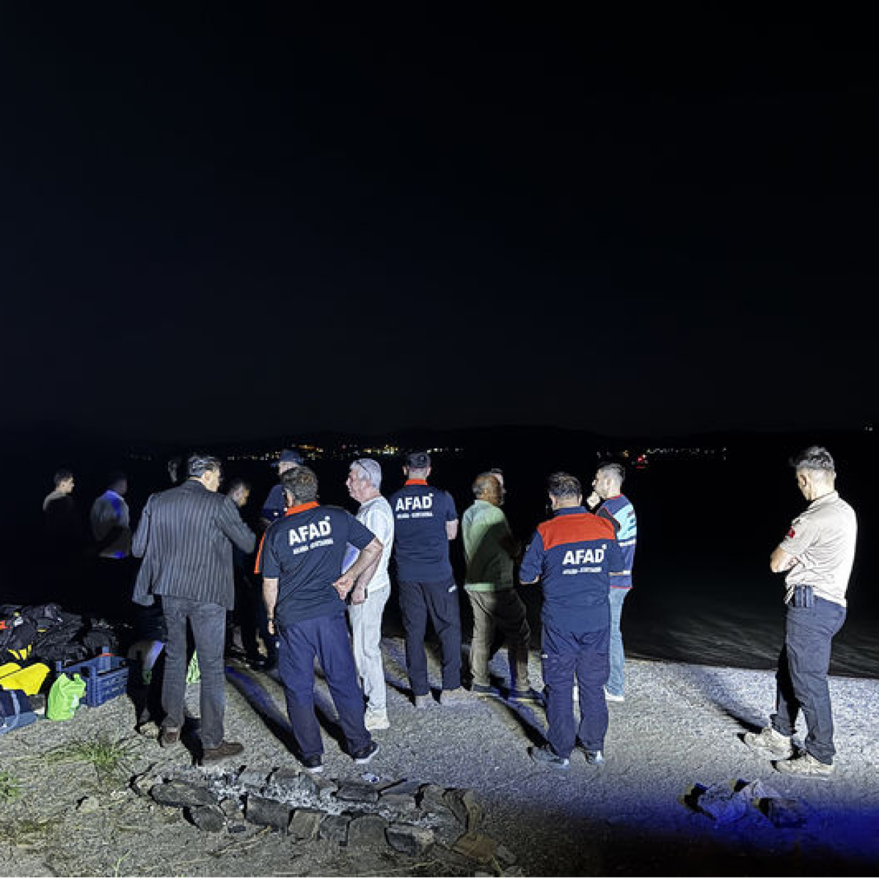Serinlemek için göle giren genç boğuldu