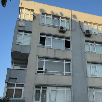 Uyku sorunu vardı, taburcu olduktan sonra 3.kattan düştü